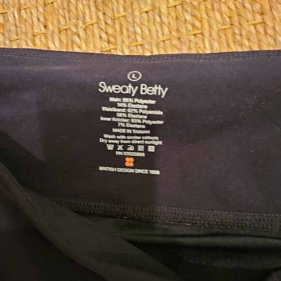 Sweaty Betty Shorts Size L - Picture 5 of 5